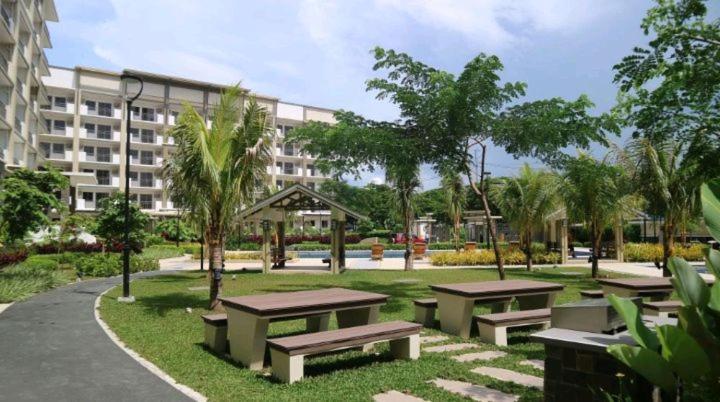 Acacia Estates Taguig Aparthotel Manila Exterior foto